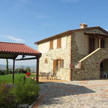 Appartamento Sleeps 4 Pool Wifi T762842 Lajatico