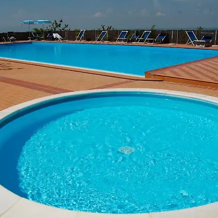 Appartamento Sleeps 4 Pool Wifi T762842 Lajatico