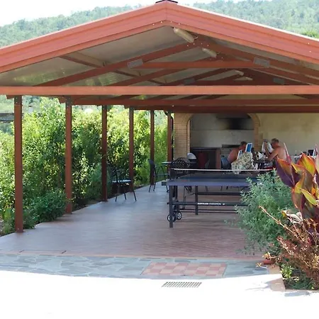 Sleeps 4 Pool Wifi T762842