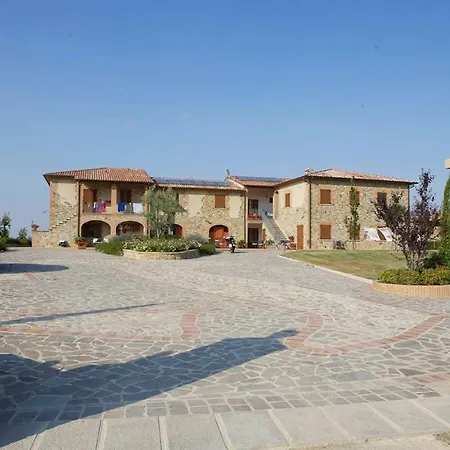 Appartamento Sleeps 4 Pool Wifi T762842 Lajatico